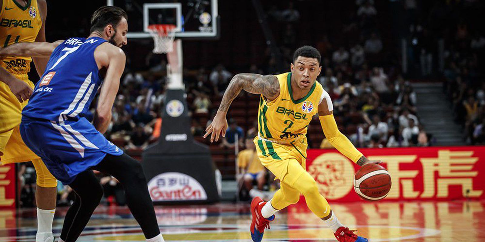 Basquete: alvo de racismo na Espanha, Yago Mateus enaltece Vini Jr.