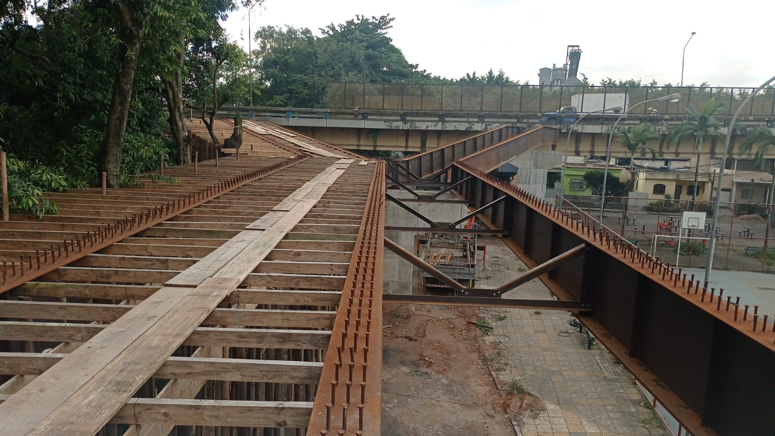 Construção de novo acesso ao bairro Siderville avança em Volta Redonda