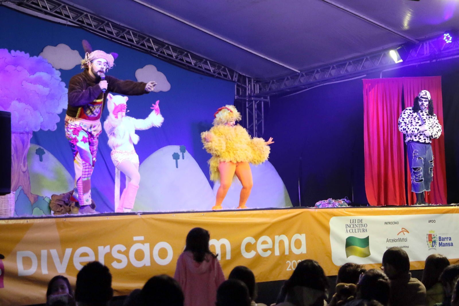Espetáculo ‘Os Saltimbancos’ leva magia e encantamento a Barra Mansa – Barra Mansa