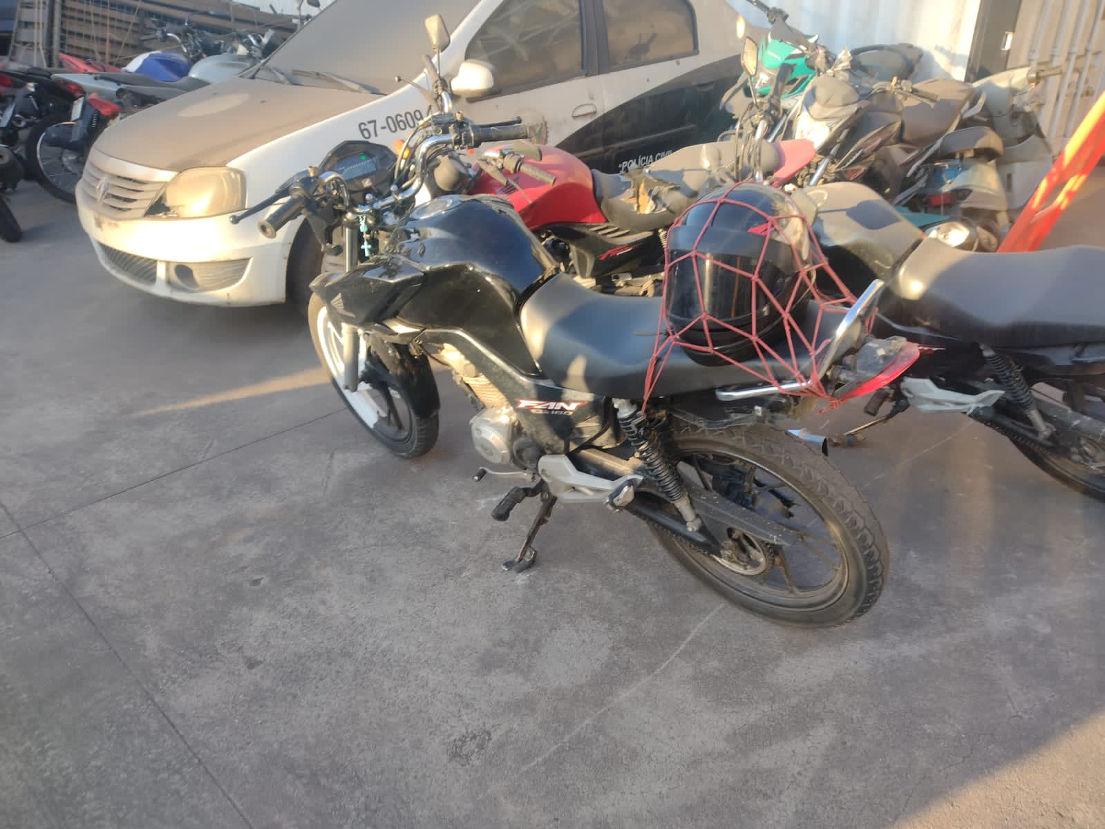 Forças de segurança recolhem moto barulhenta e sem placa em Volta Redonda