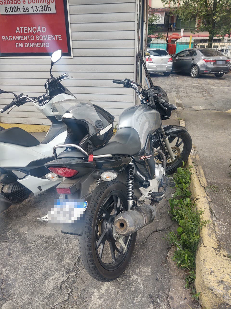 Operação 'Segurança Presente' flagra moto barulhenta e com placa dobrada em Volta Redonda