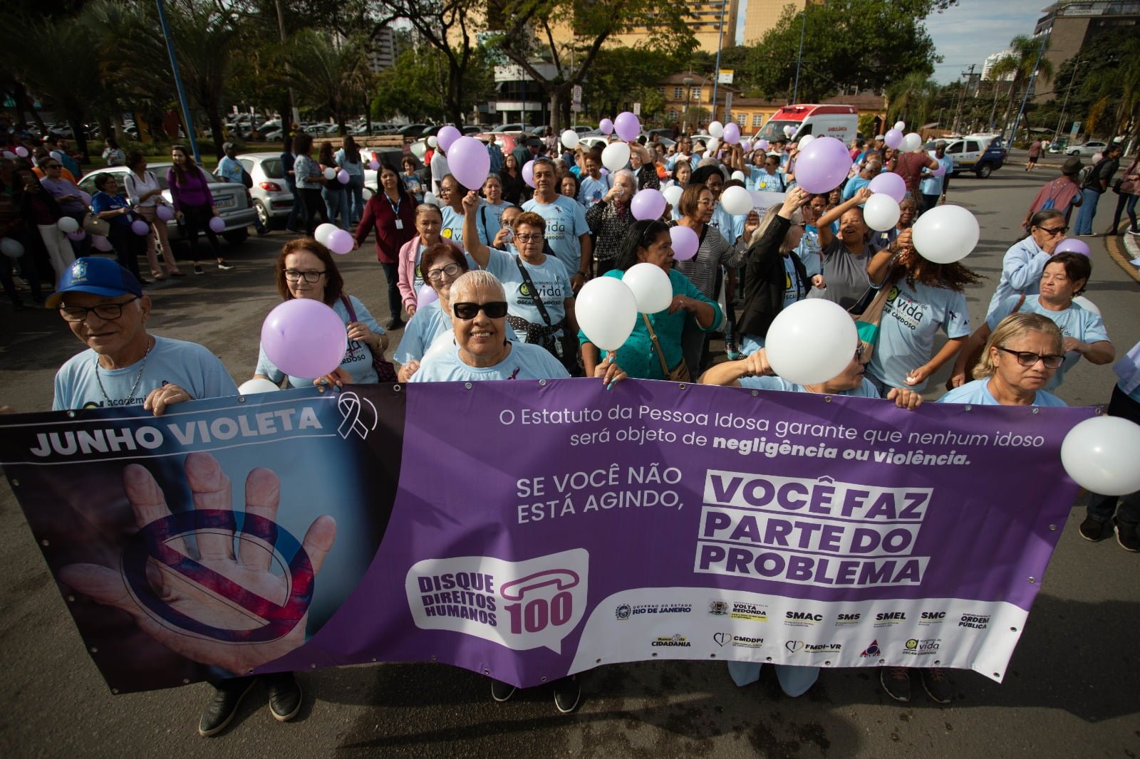 Prefeitura de Volta Redonda realizou caminhada em alusão ao Dia Mundial do Combate à Violência Contra a Pessoa Idosa