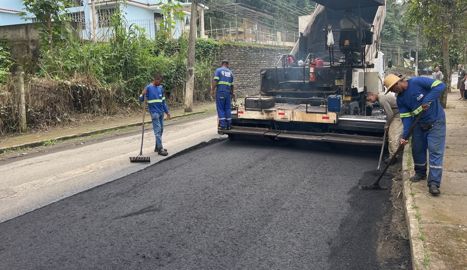 Prefeitura refaz pavimentação em bairros de Volta Redonda