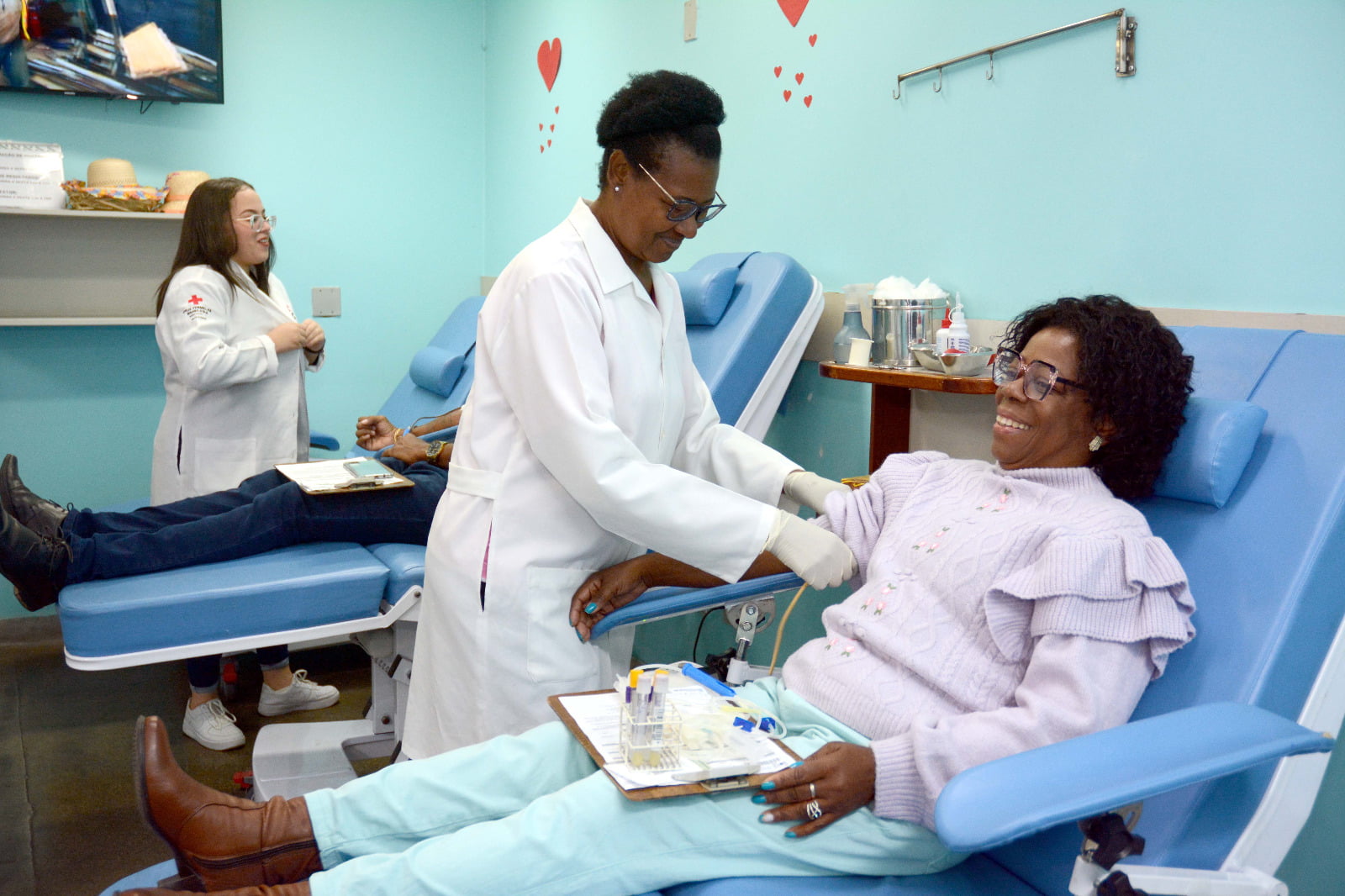 Vice-prefeita Fátima Lima participa de doação de sangue – Barra Mansa