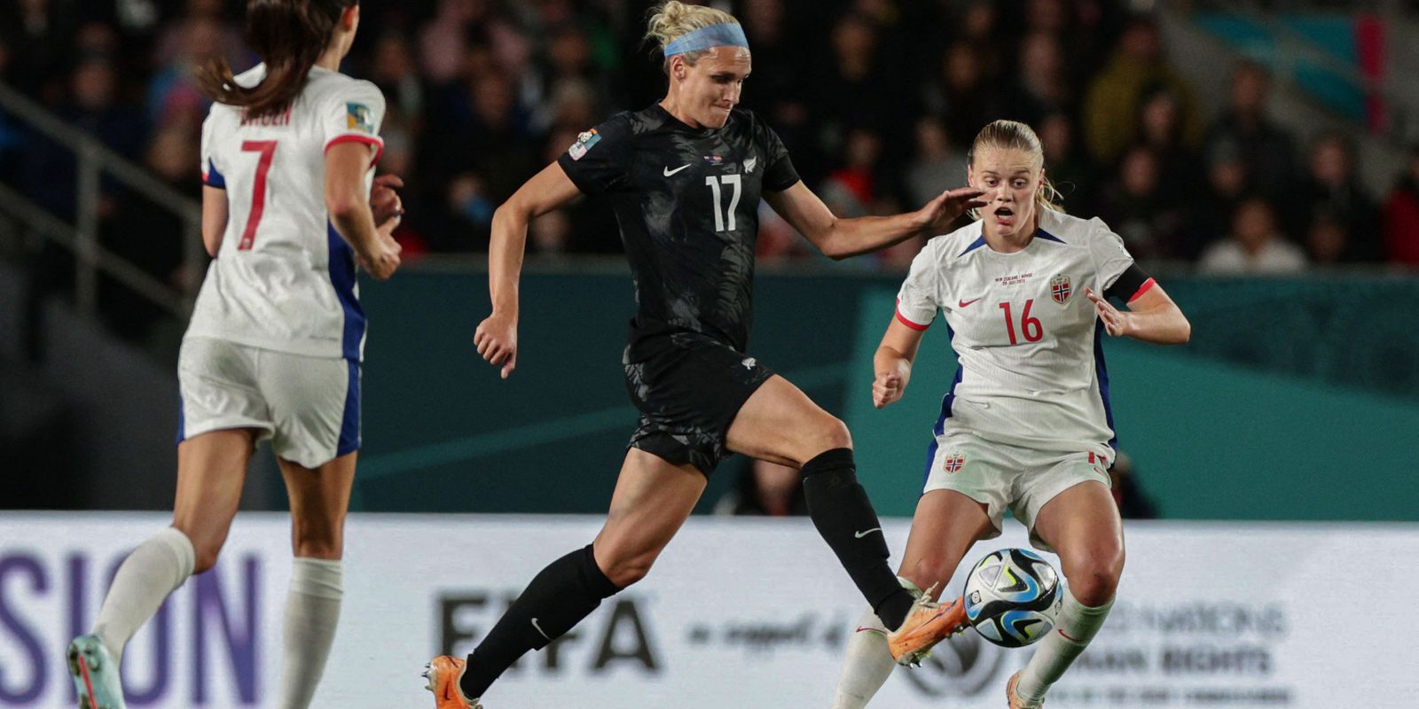Mundial começa com vitória da Nova Zelândia sobre Noruega por 1 a 0