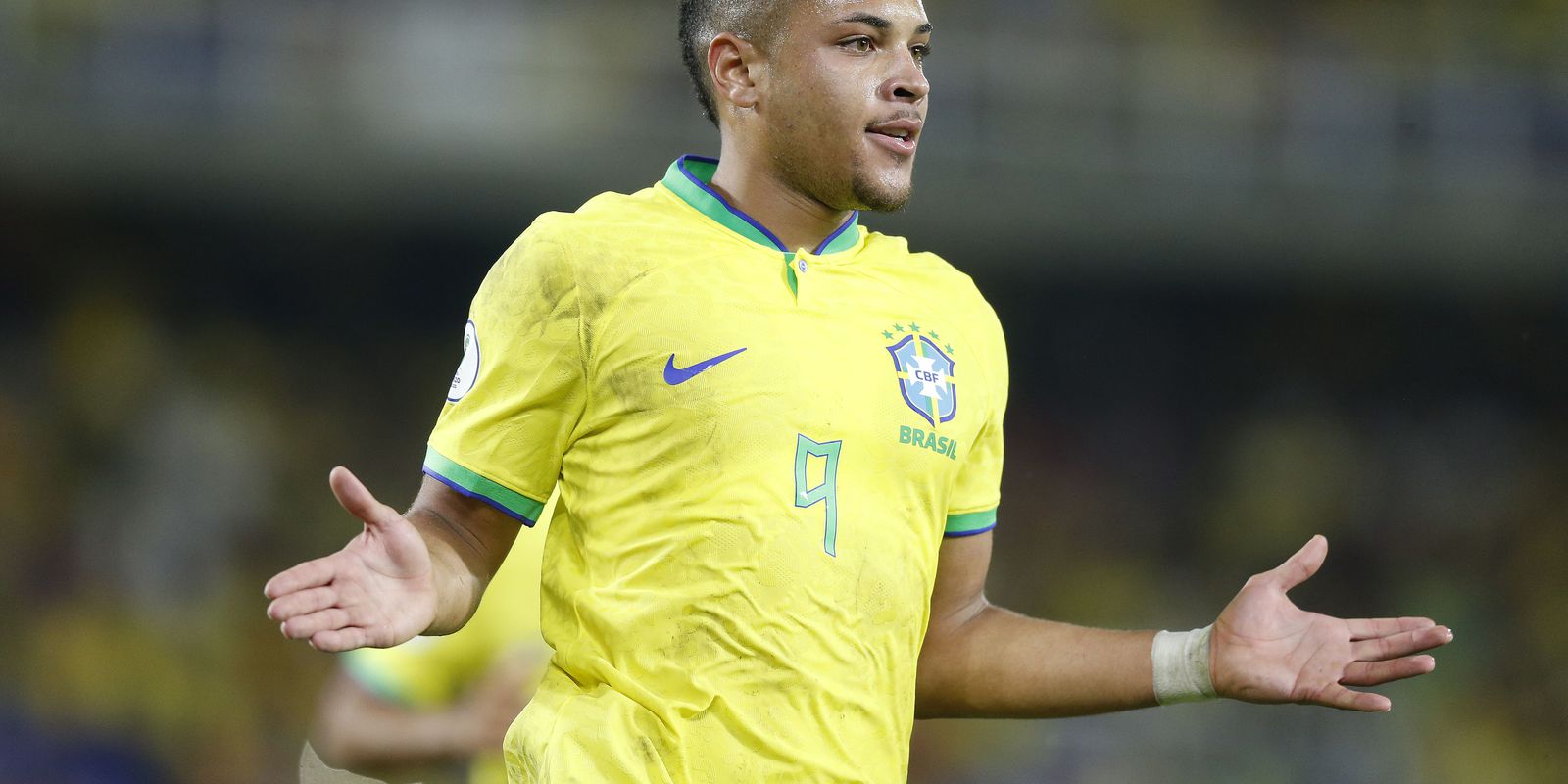 Barcelona anuncia contratação do jogador Vitor Roque