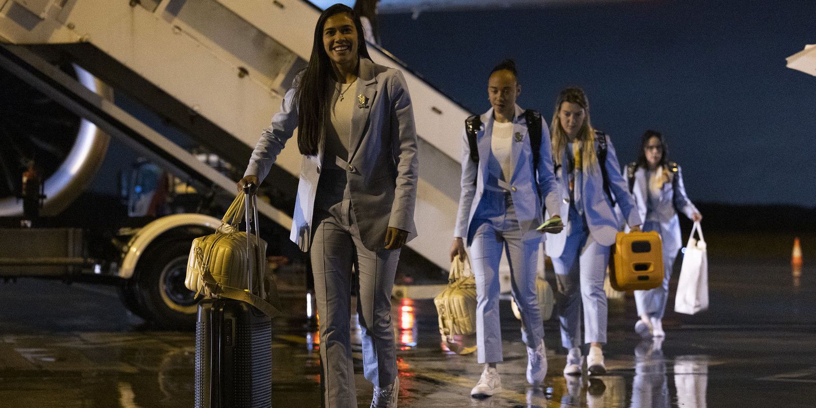 Seleção brasileira desembarca na Austrália para Copa do Mundo Feminina