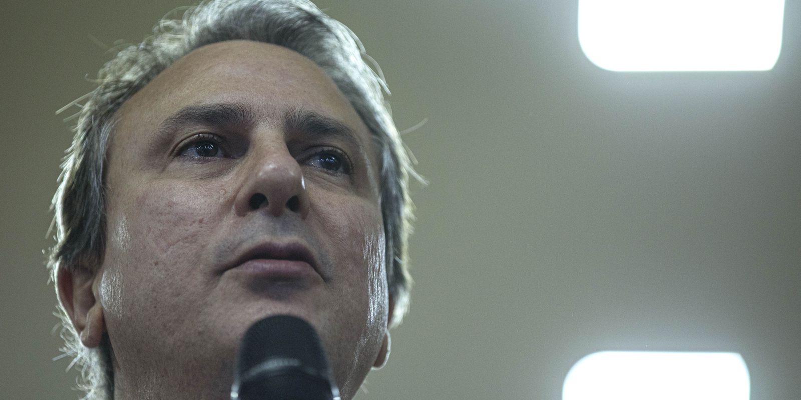 Governo prepara ações para garantir que jovens terminem o ensino médio