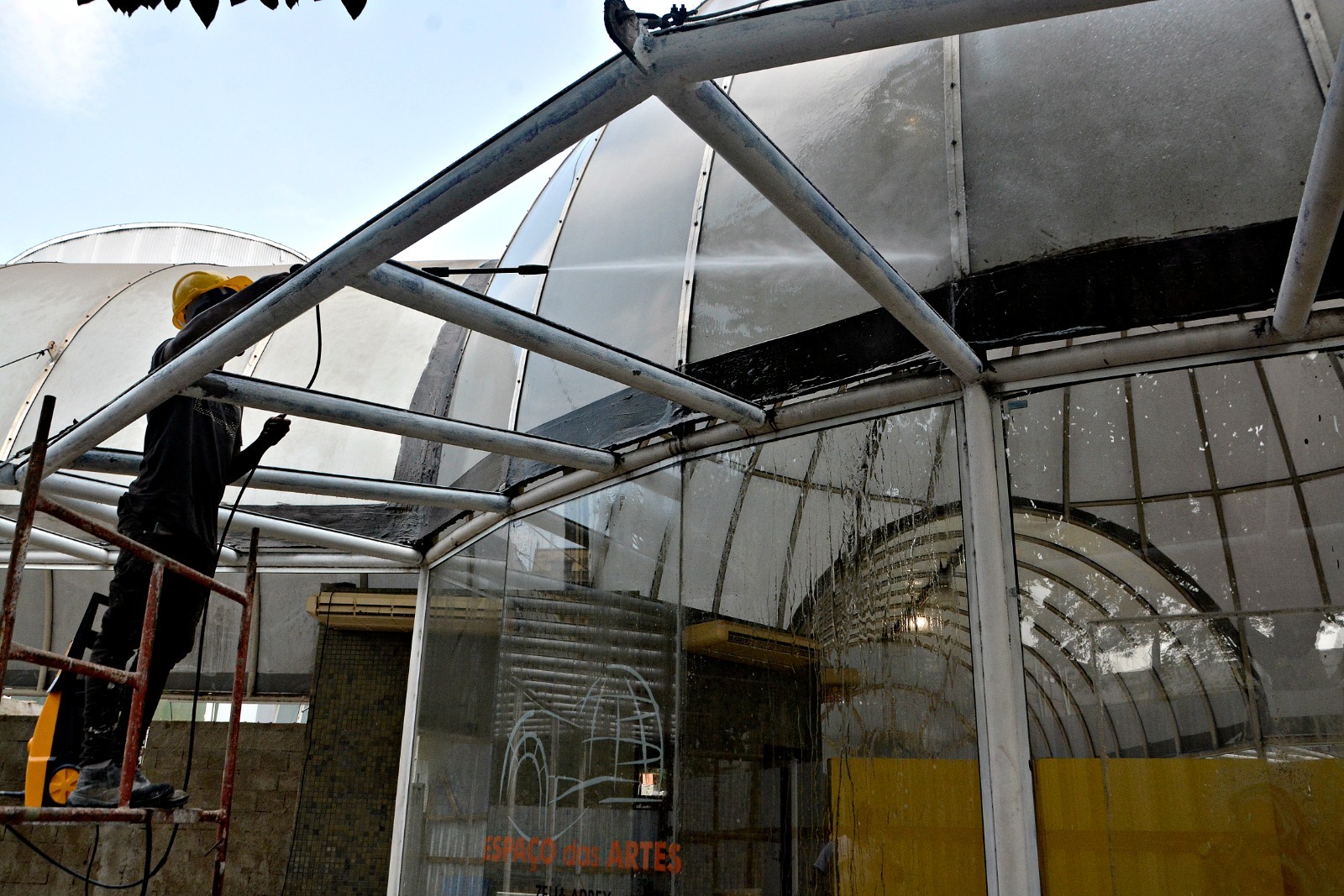 Obra de revitalização do Espaço Zélia Arbex avança em Volta Redonda