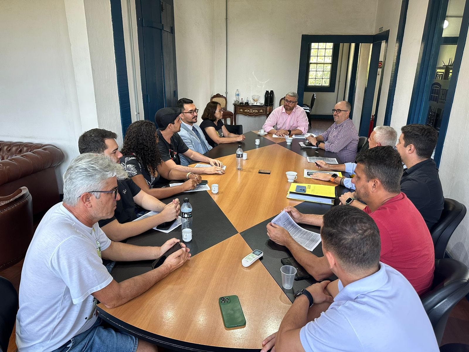 Prefeitura e Câmara de Vereadores se reúnem com representantes do Sepe – Barra Mansa