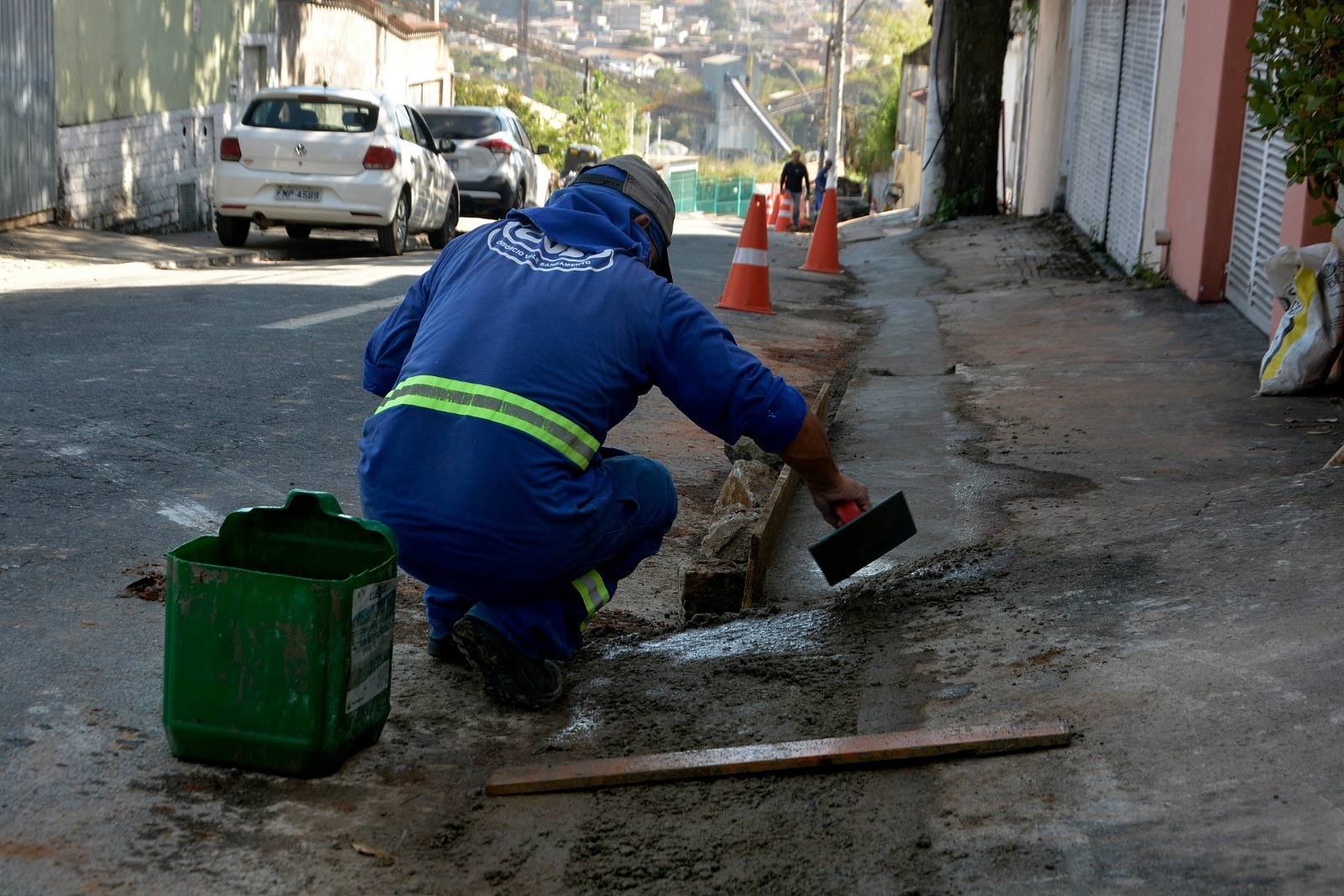 Saae de Volta Redonda troca de rede de água no bairro Jardim Europa