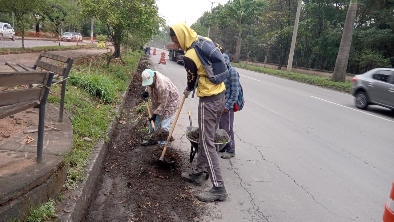 Secretaria de Infraestrutura intensifica manutenção e limpeza em Volta Redonda