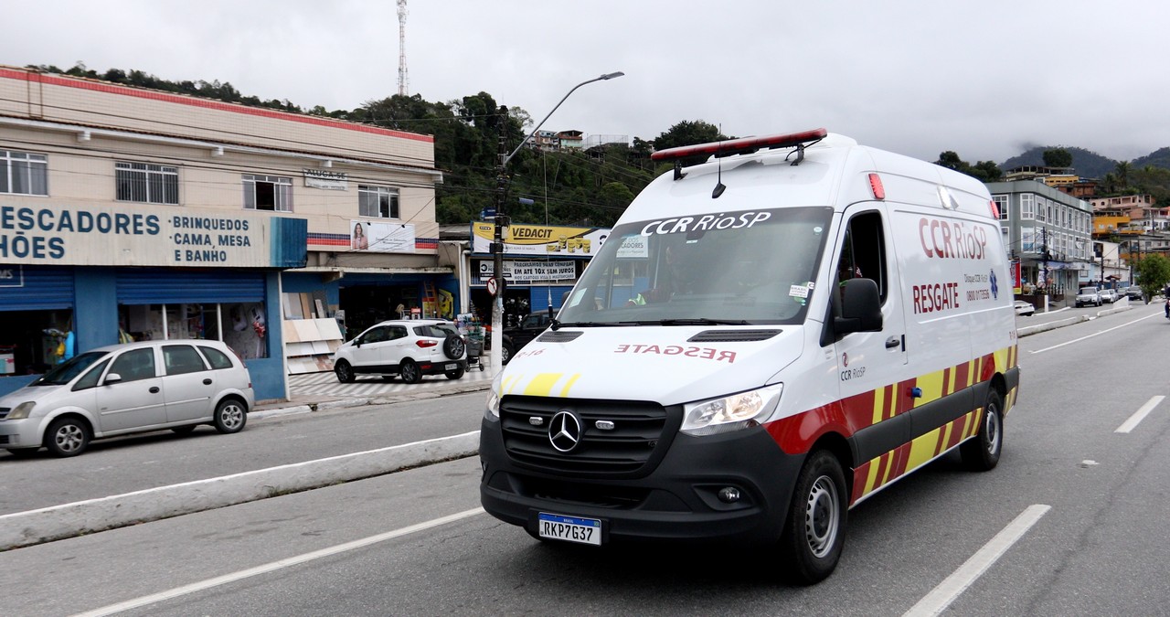 Atendimentos médicos e mecânicos na Rio-Santos, a BR-101.
