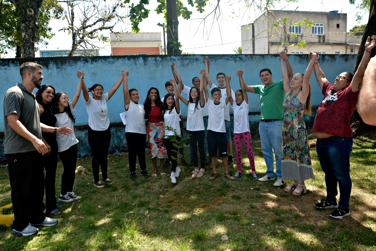 Dia da Árvore: alunos de escola municipal de Volta Redonda fazem plantio de mudas de Pau-brasil
