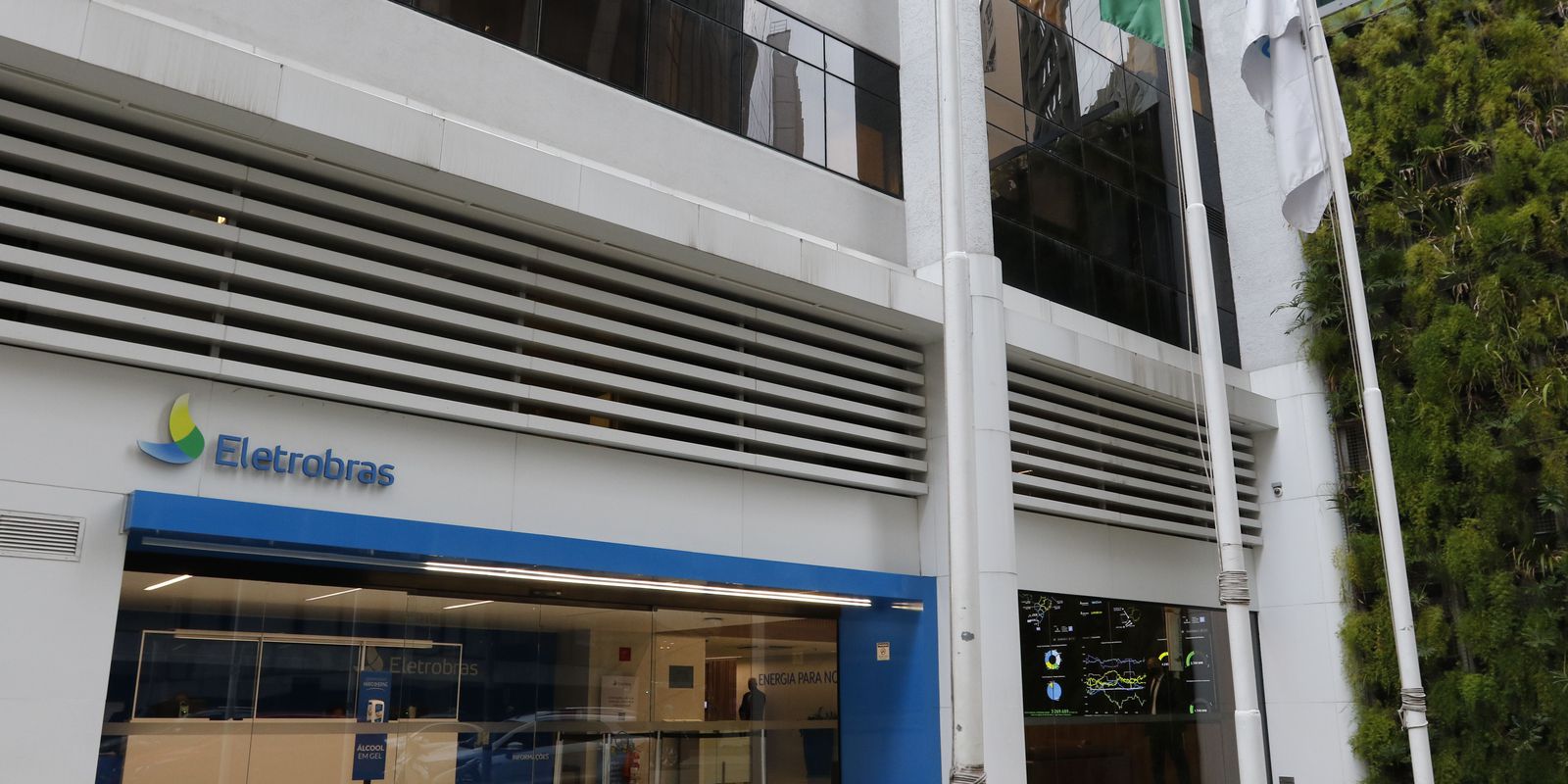 MME pede que Eletrobras suspenda Plano de Demissão Voluntária