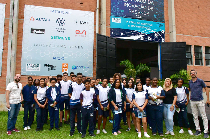 ALUNOS DA REDE MUNICIPAL DE ENSINO VISITAM AS INSTALAÇÕES DA UERJ