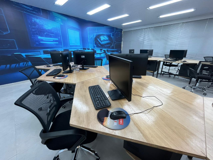 SALA DE QUALIFICAÇÃO PROFISSIONAL É ENTREGUE EM RESENDE DURANTE 2º FÓRUM DA INOVAÇÃO