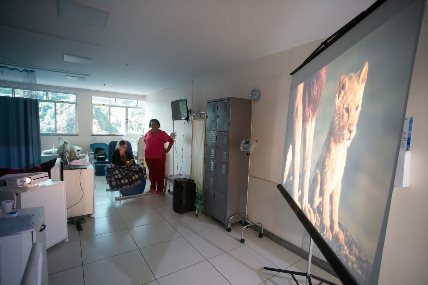 Hospital do Retiro promove atividade lúdica pelo Dia das Crianças na enfermaria pediátrica
