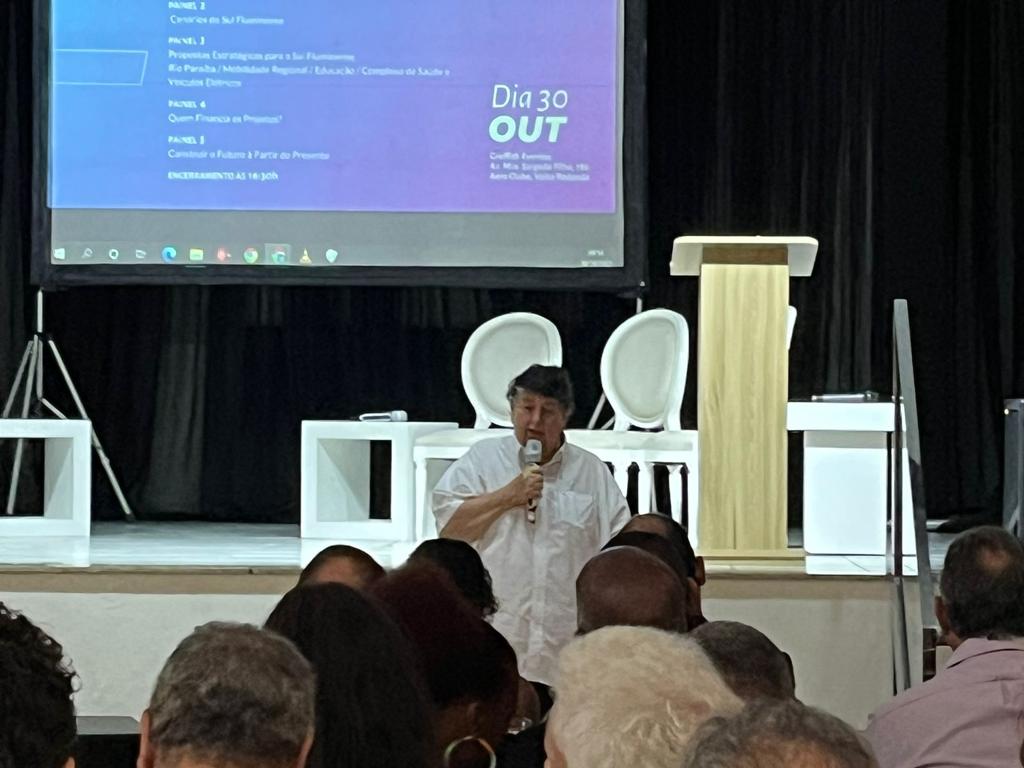Neto participa de debate sobre desenvolvimento regional