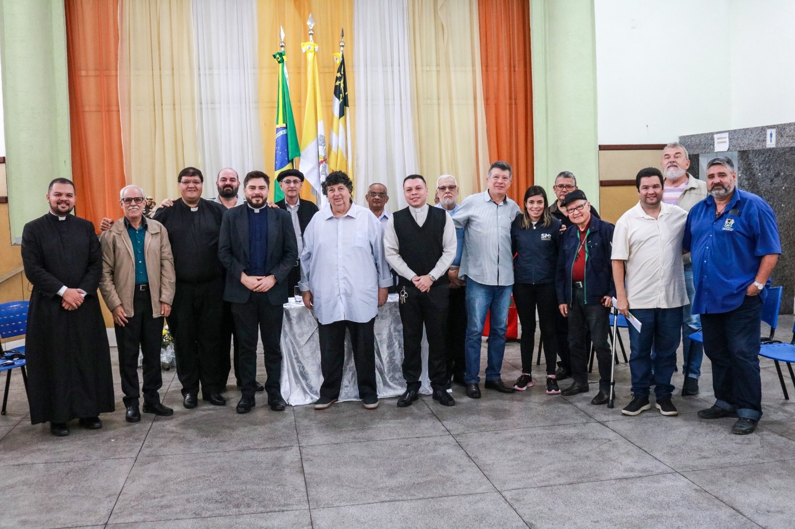 Prefeito Neto destaca projetos de desenvolvimento de Volta Redonda em reunião com padres