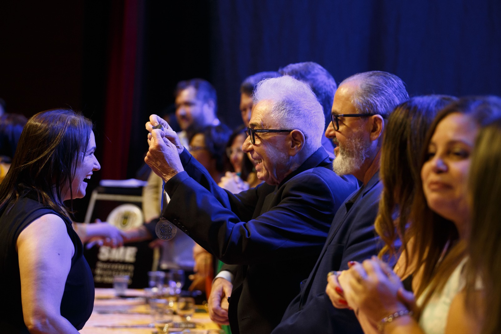 Professores 'Destaque do Ano' são premiados em festa, em Volta Redonda