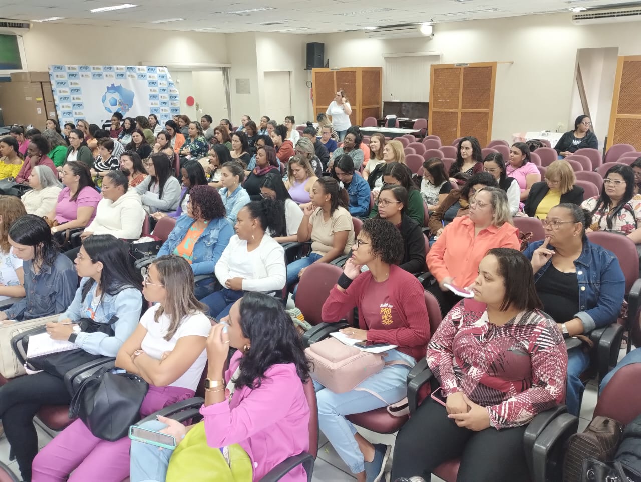 Professores da Educação Infantil de Volta Redonda passam por formação continuada