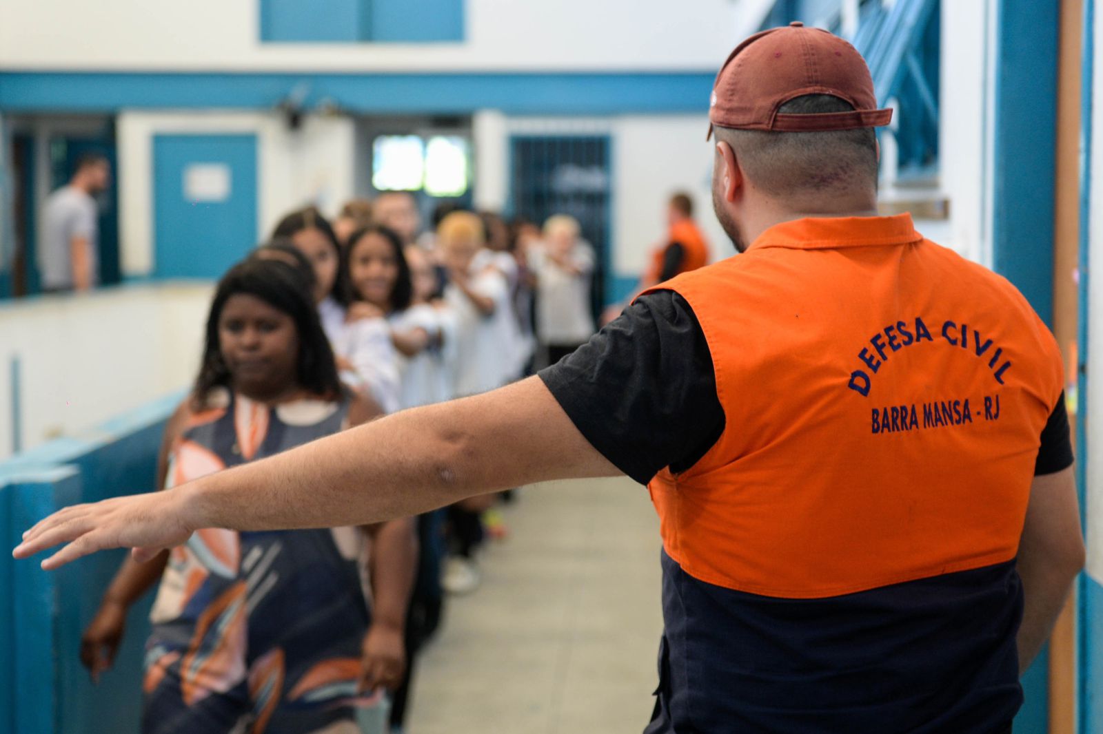 Defesa Civil de Barra Mansa faz simulado de evacuação com alunos de escola municipal – Barra Mansa