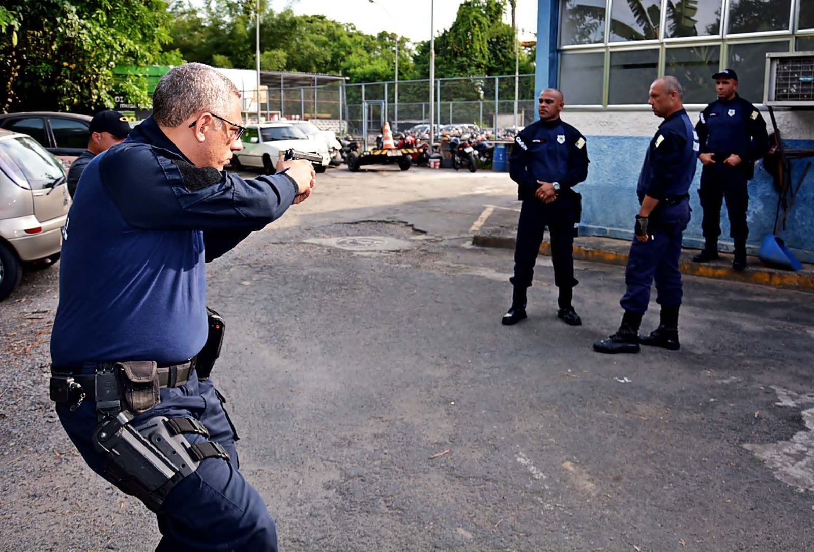 Guardas municipais de Volta Redonda passam por treinamento de armamento e tiro