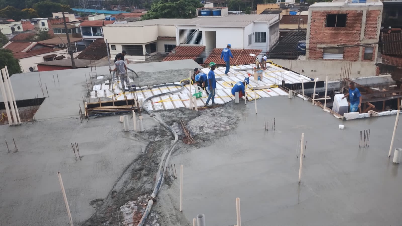 Volta Redonda: concretagem da laje do primeiro andar do Hospital Veterinário é concluída