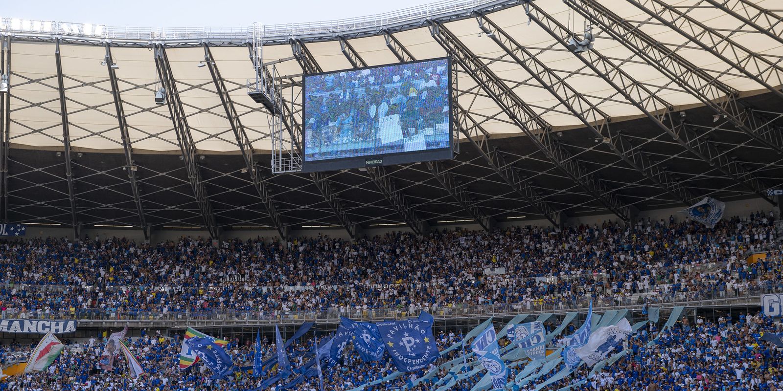 Cruzeiro enfrenta Athletico com torcida, após STJD aceitar recurso