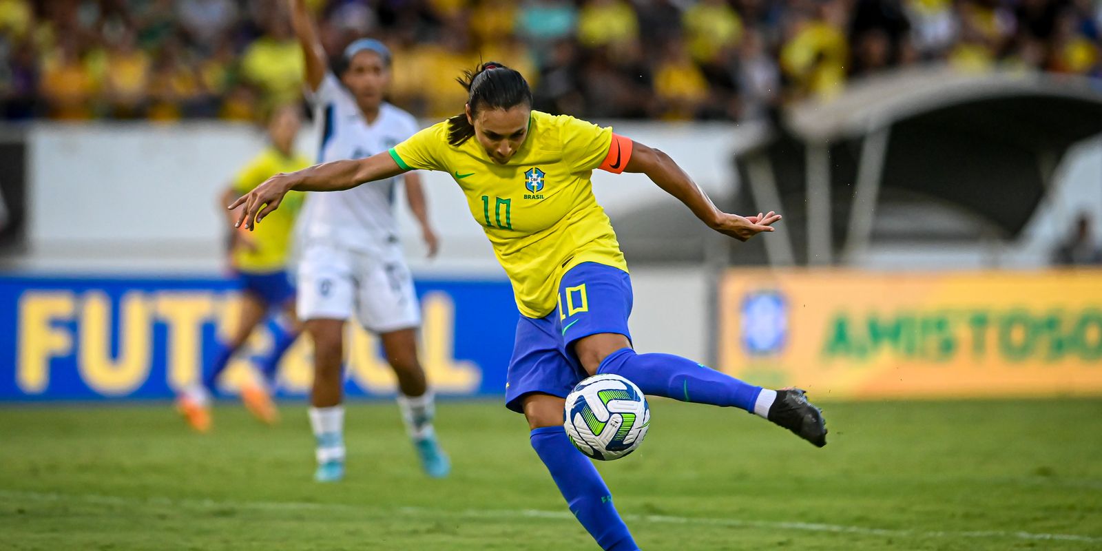 Com direito a gol de Marta, Brasil encerra 2023 vencendo a Nicarágua