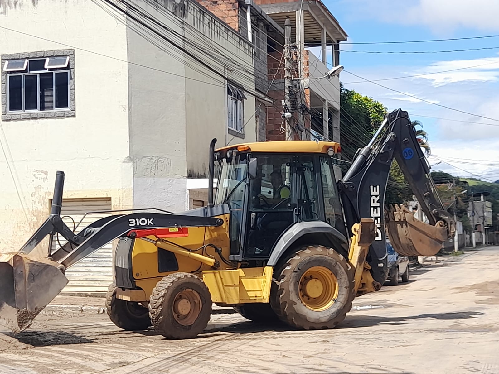 Prefeitura de Barra Mansa realiza limpeza em bairros afetados pelas chuvas – Barra Mansa