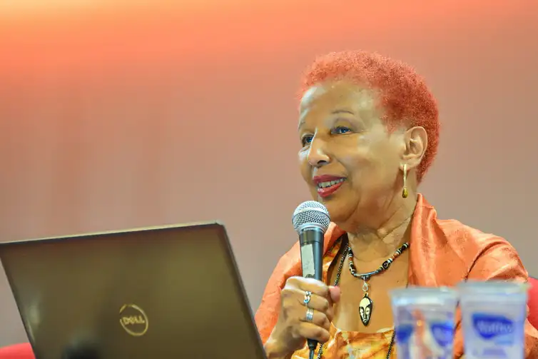 Brasília (DF) 13/01/2024 - Uma das lideranças da luta antirracista na Educação a professora, Petronilha Beatriz Gonçalves e Silva 
Foto: Academia de Ciências da Bahia/Divulgação