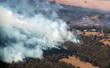 Smoke from bushfires rises north of Beaufort, near Ballarat in Victoria, Australia February 24, 2024. Firefighters are continuing to battle a large bushfire in western Victoria with authorities concerned conditions in the coming week will be the worst in four years. AAP Image/David Crosling/Pool/via REUTERS  ATTENTION EDITORS - THIS IMAGE WAS PROVIDED BY A THIRD PARTY. NO RESALES. NO ARCHIVE. NEW ZEALAND OUT. NO COMMERCIAL OR EDITORIAL SALES IN NEW ZEALAND. AUSTRALIA OUT. NO COMMERCIAL OR EDITORIAL SALES IN AUSTRALIA