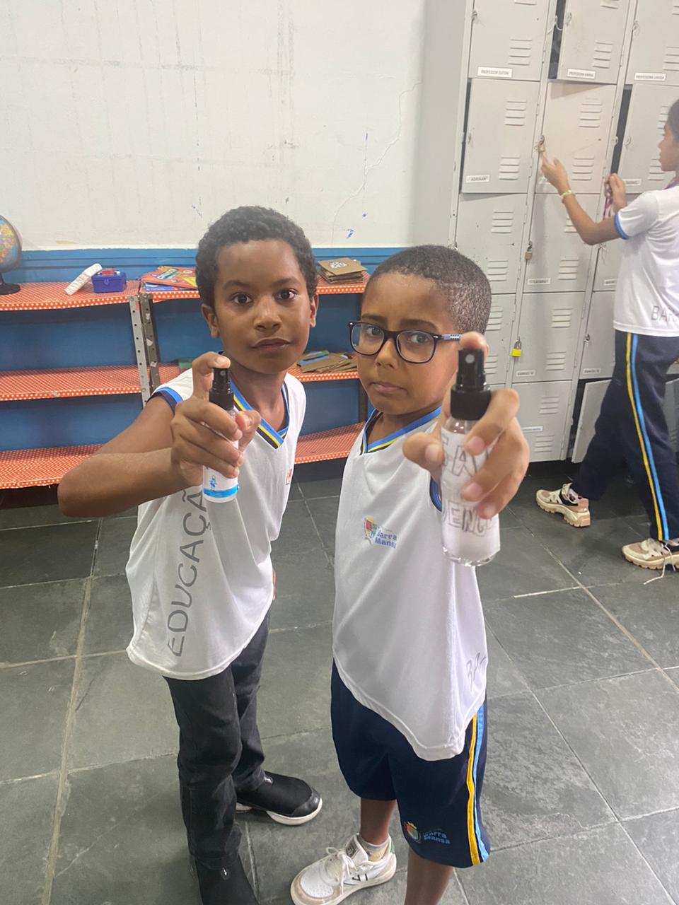 Alunos da Escola Vocacionada Gelson Silvino criam repelente contra mosquitos – Barra Mansa