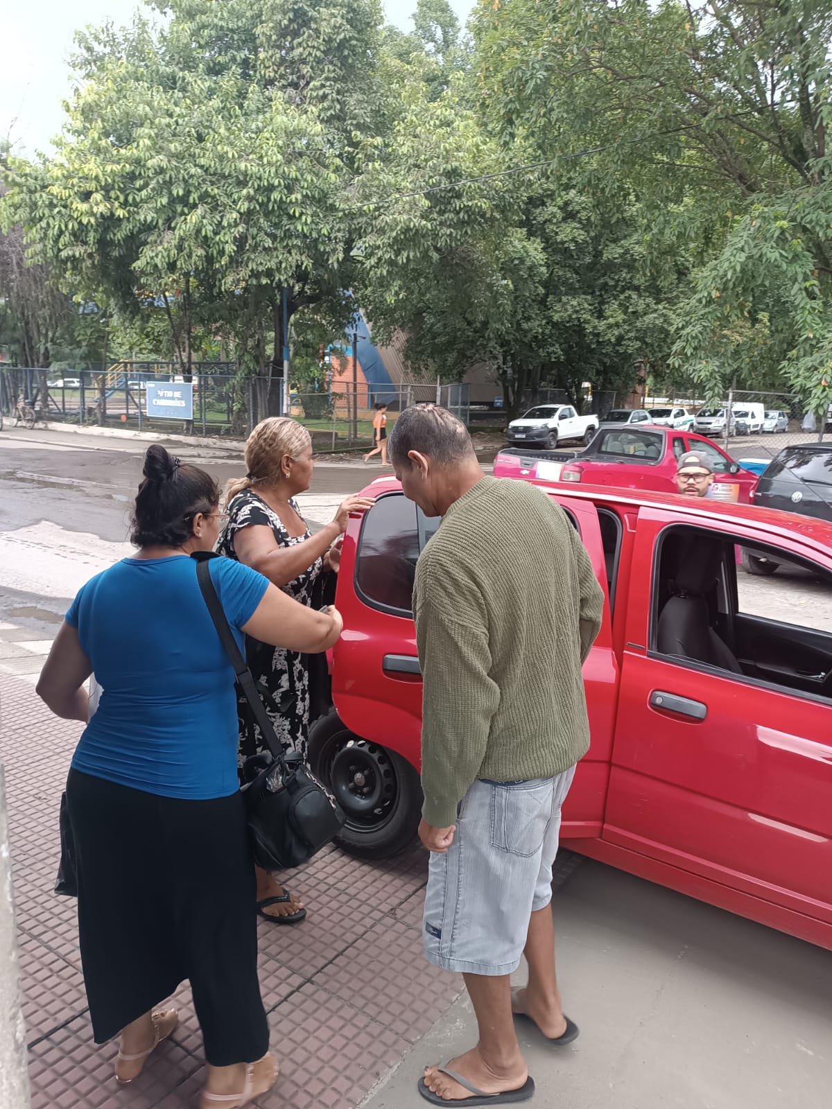 Prefeitura de Volta Redonda ajuda pessoa em situação de rua a voltar para casa