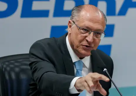 Brasília (DF), 31/01/2024, O  vice-presidente da República, Geraldo Alckmin, durante lançamento da Plataforma da Produtividade, ferramenta de acesso ao novo Brasil Mais Produtivo, programa voltado ao aumento de produtividade e de competitividade de micro, pequenas e médias empresas e que faz parte do projeto de neoindustrialização do governo federal: o Nova Indústria Brasil. O lançamento marca a abertura das inscrições e o início de nova fase do B+P, que, a partir deste ano, terá foco na transformação tecnológica das empresas.  Foto: Jose Cruz/Agência Brasil