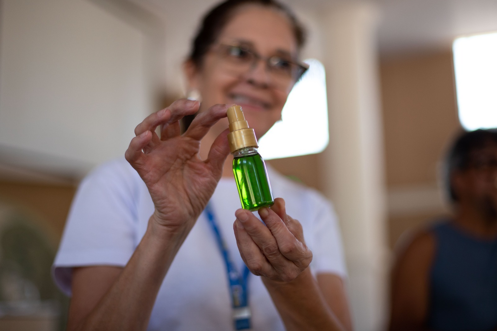 Dengue: bairro Volta Grande, em Volta Redonda, recebe mais uma oficina sobre como fazer repelente de citronela