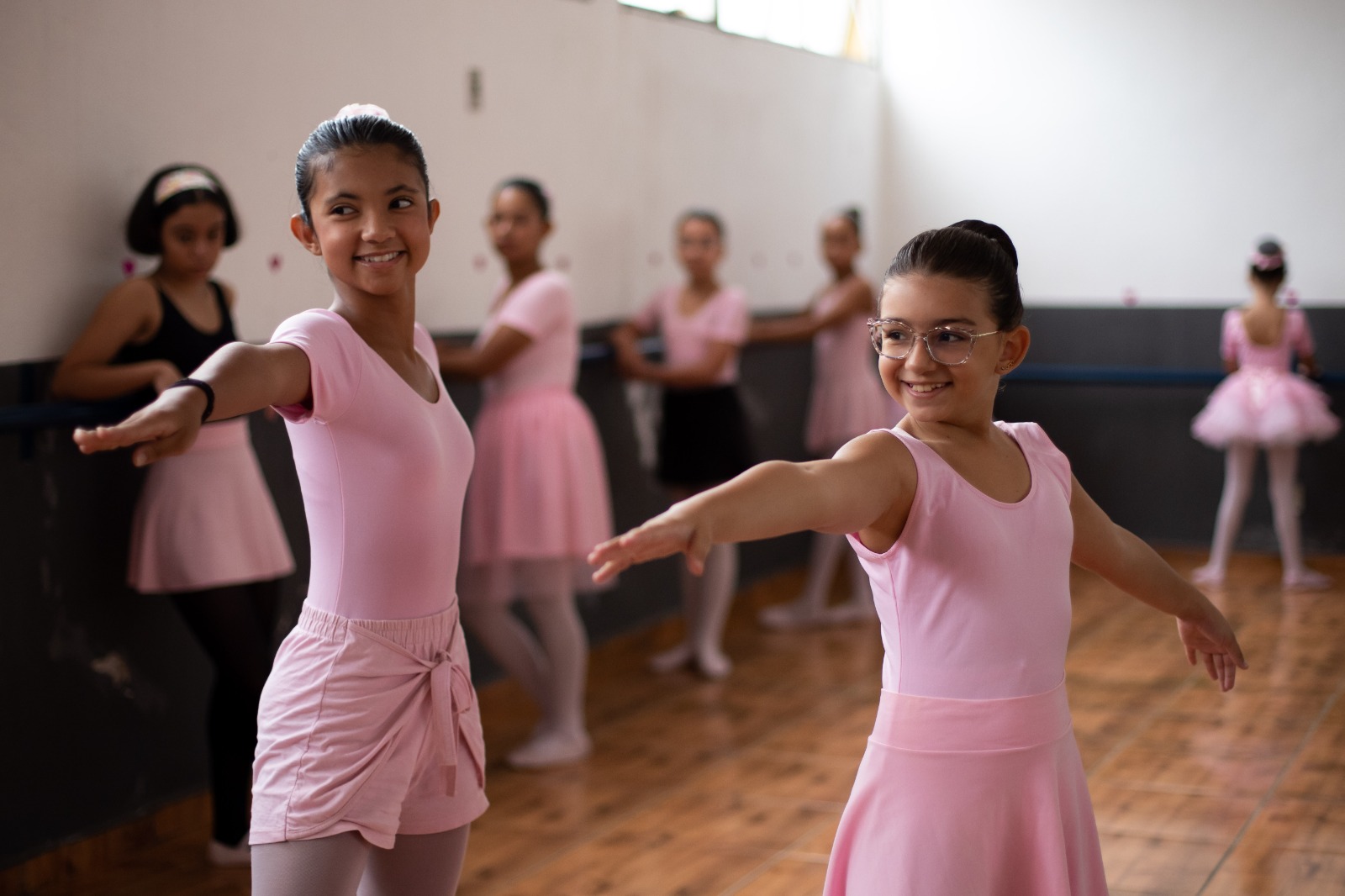 Volta Redonda: crianças e adolescentes participam de aulas gratuitas de balé no Siderlândia
