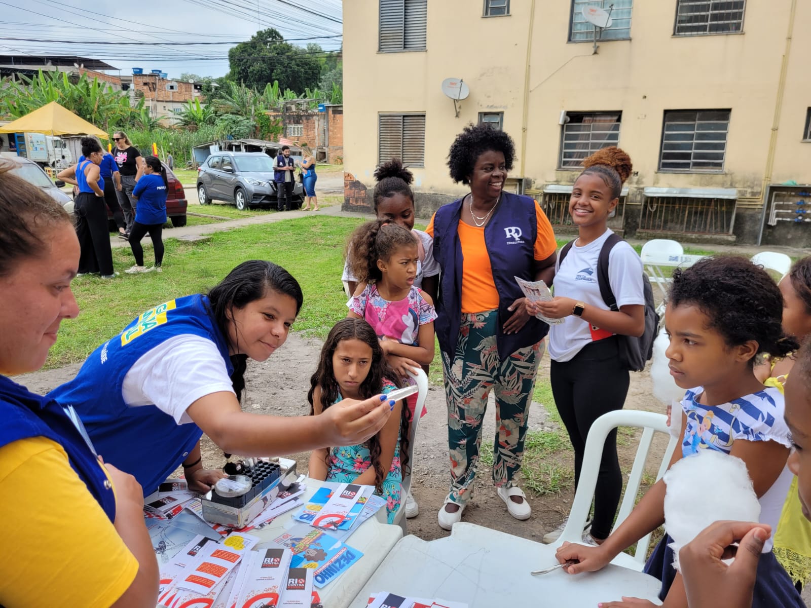 Volta Redonda faz aÃ§Ã£o de conscientizaÃ§Ã£o contra a dengue no bairro TrÃªs PoÃ§os