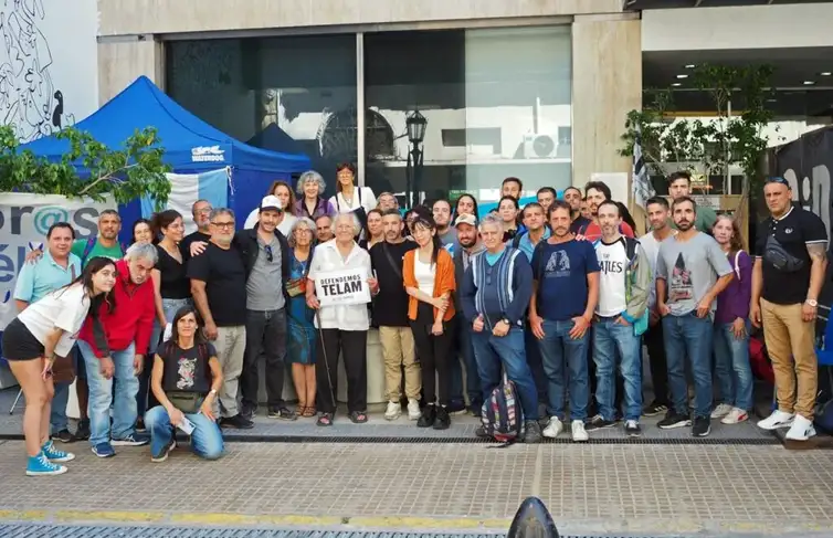 Buenos Aires - Trabalhadores se mobilizam contra extinção de agência pública Télam. Foto: Somos Télam