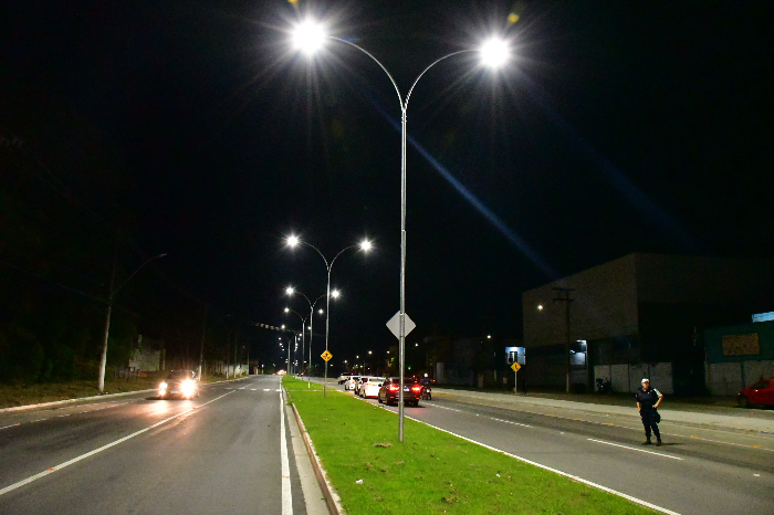 COM NOVA ILUMINAÇÃO NA ESTRADA RESENDE-RIACHUELO, RESENDE ULTRAPASSA MARCA DOS 98% DA CIDADE COM LUMINÁRIAS DE LED