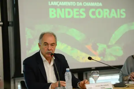 Rio de Janeiro (RJ), 10/04/2024 – O presidente do Banco Nacional de Desenvolvimento Econômico e Social (BNDES), Aloizio Mercadante, durante lançamento da chamada pública BNDES Corais, na sede do banco, no centro da capital fluminense. Foto: Tomaz Silva/Agência Brasil