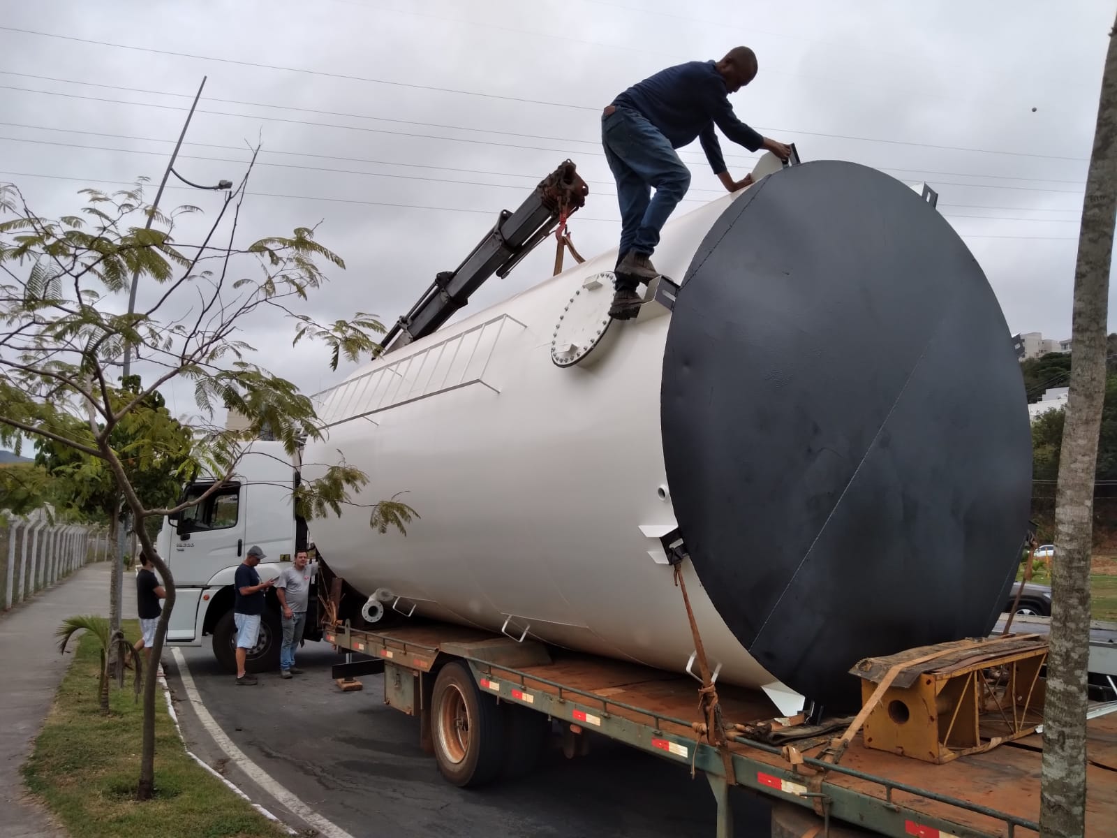 Prefeitura de Volta Redonda instala novo reservatório de água potável no bairro Monte Castelo