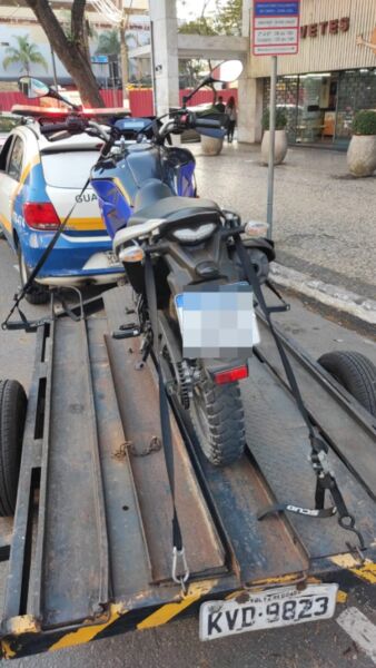 Volta Redonda: jovem flagrado avançando sinal vermelho é detido por desacato a guarda municipal