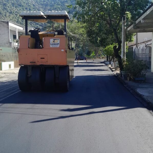 Volta Redonda: novo asfalto chega a duas importantes vias do bairro Santo Agostinho