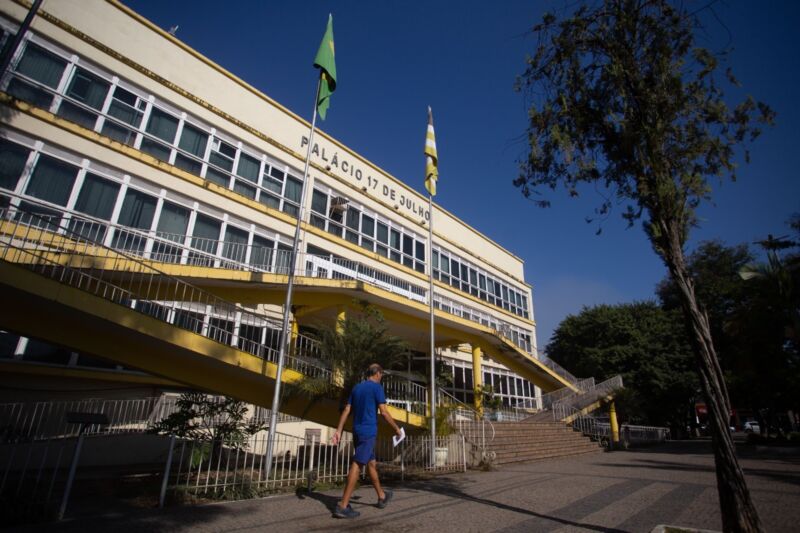 Volta Redonda: prefeitura paga primeira parcela do 13º salário do funcionalismo nesta quarta (12)