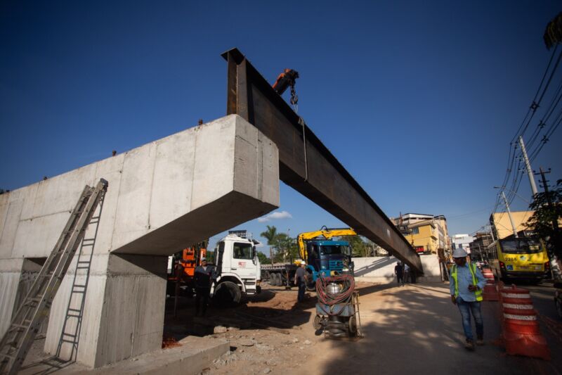 Volta Redonda: primeiras vigas de novo viaduto começam a ser instaladas no Voldac