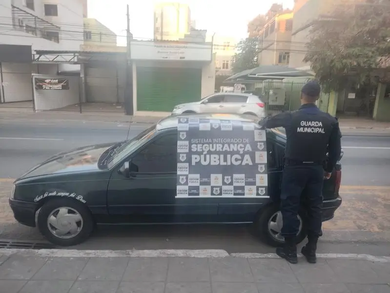 menor de 12 anos dirigindo carro