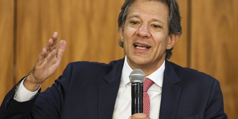 Corte de juros nos EUA veio um pouco atrasado, diz Haddad